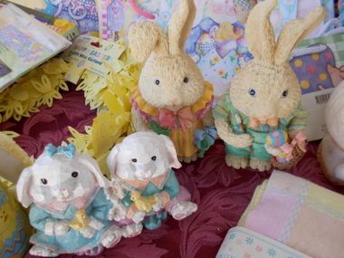 EASTER FUN!  FAMILY  OF POLY BUNNIES,  TULIP VASE WITH SHY BUNNY, GIFT BAGS AND MORE