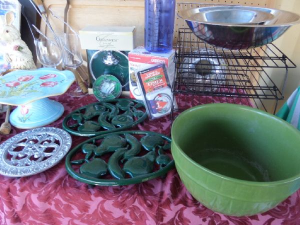 KITCHEN ITEMS,  COOKIE SHEETS, CUTTING BOARD, PRETTY TULIP CAKE PLATTER AND MORE