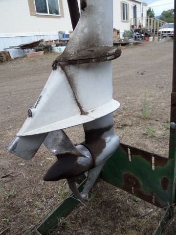 EVINRUDE OUTBOARD MOTOR & STAND