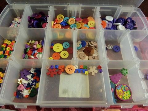 SCRAPBOOKING - BUTTONS, BRADS AND SPANGLES