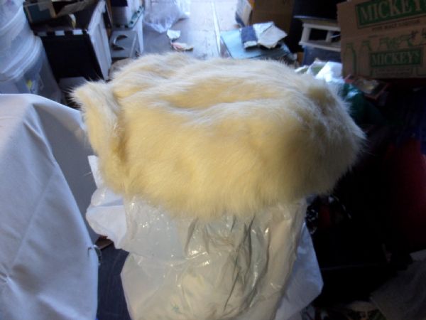 ANTIQUE WHITE FUR LADY'S HAT WITH HAT PIN