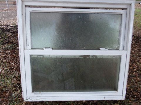 WINDOW WITH FOGGED GLASS