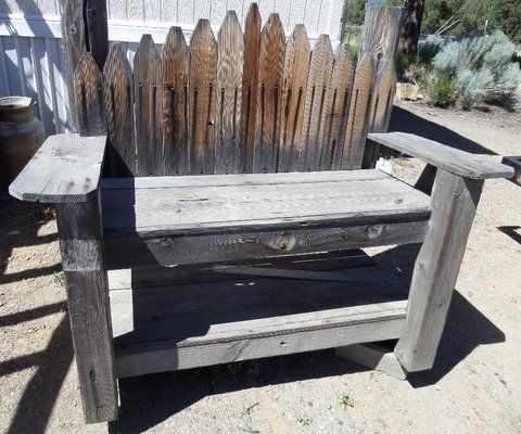 Lot Detail - GARDEN BENCH WITH PICKET FENCE BACK