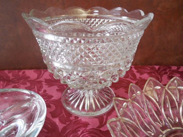 VARIETY GLASSWARE LOT - NICE MATCHING PIECES AND MORE
