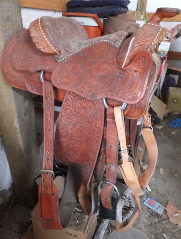 WESTERN ROPING  SADDLE - 15 SEAT   SEMI QUARTER HORSE BARS WITH HEADSTALL & MORE  