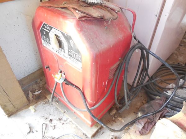 225 AMP LINCOLN ELECTRIC ARC WELDER
