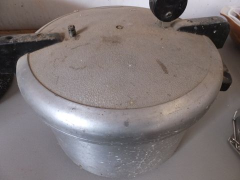CANNING - PRESSURE COOKER - CERAMIC ON STEEL POT - VINTAGE JARS 