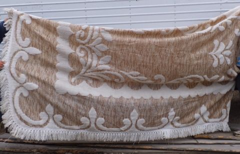 VINTAGE TAN AND WHITE CHENILLE BEDSPREAD