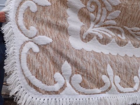 VINTAGE TAN AND WHITE CHENILLE BEDSPREAD