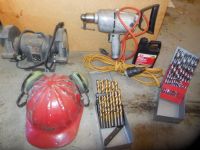 TWO SETS OF DRILL BITS, ELECTRIC DRILL, BENCH GRINDER AND HARD HAT
