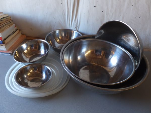 STAINLESS MIXING BOWLS WITH LIDS, VINTAGE COOKBOOKS, ENAMEL ROASTING PAN PLUS MORE