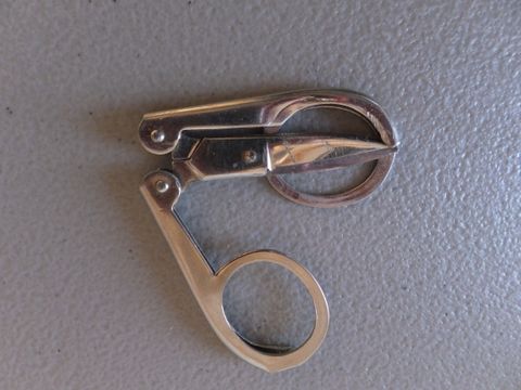 AWESOME COLLECTION OF VINTAGE SCISSORS WEISS AND OTHERS & BIG SAFETY PINS