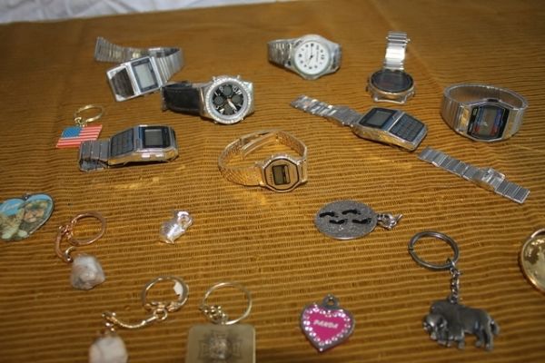 WATCH THIS LOT!!!   LOTS OF WATCHES!!!  