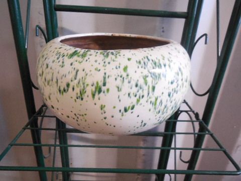 SMALL GREEN BAKERS' RACK WITH CERAMIC GREEN POT