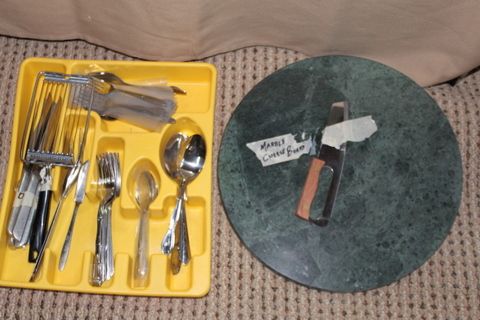 GOOD VARIETY OF KITCHEN ITEMS-MARBLE CHEESE BOARD, PANS, COOKBOOKS, BANANA HANGER