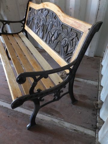 PRETTY FLORAL WROUGHT IRON AND WOOD GARDEN BENCH
