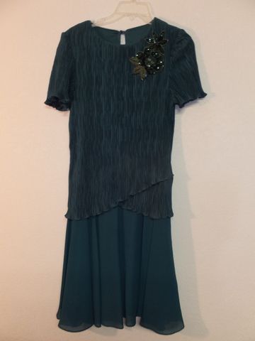 LOVELY TEAL DRESS WITH SEQUIN AND BEADED FLORAL ACCENT