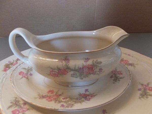 VINTAGE FINE CHINA BY HOMER LAUGHLIN EGGSHELL NAUTILUS - HEATHER ROSE - PLATTERS & GRAVY BOAT