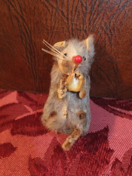 VINTAGE MINIATURE CERAMIC FIGURINES AND REAL FUR MOUSE AND POODLE