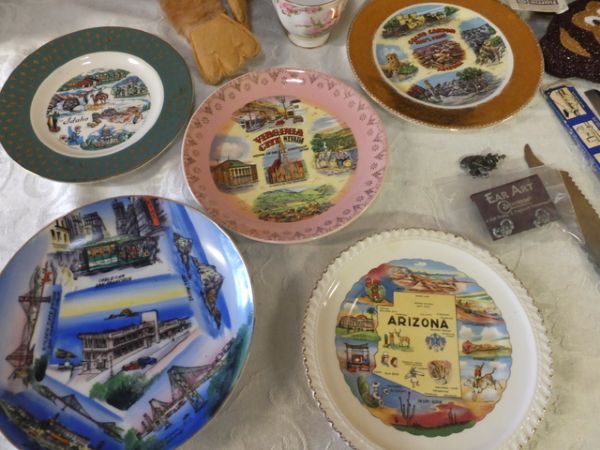 ECLECTIC VARIETY OF VINTAGE AND MODERN ITEMS