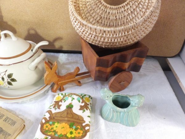 ECLECTIC VARIETY OF VINTAGE AND MODERN ITEMS