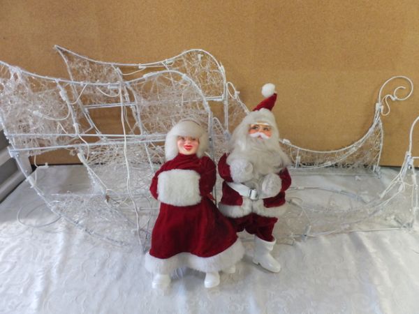 VINTAGE MR. AND MRS. SANTA CLAUSE, LIGHTED CHRISTMAS SLEIGH & ARTIFICIAL TREE 