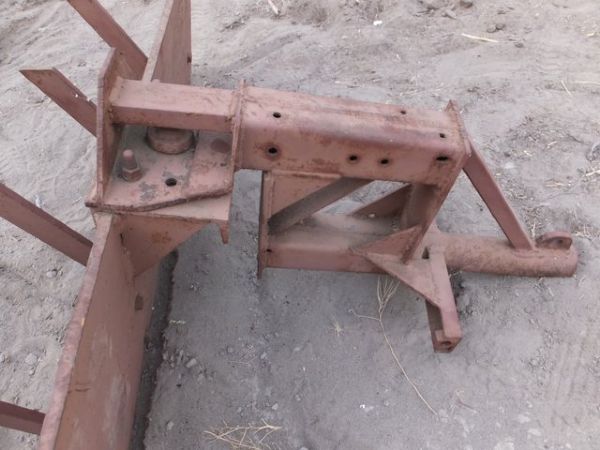 BLADE WITH TEETH FOR TRACTOR