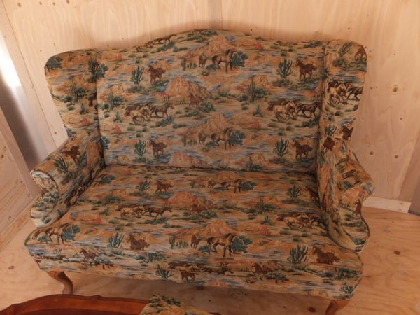 WESTERN HORSE PATTERNED LOVE SEAT AND WOOD COFFEE TABLE