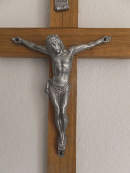  VINTAGE RELIGIOUS - CRUCIFIX AND THE LORD'S PRAYER WALL HANGING