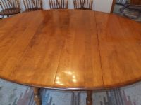 ABSOLUTELY BEAUTIFUL VINTAGE DROP LEAF SOLID MAPLE WOOD DINING TABLE