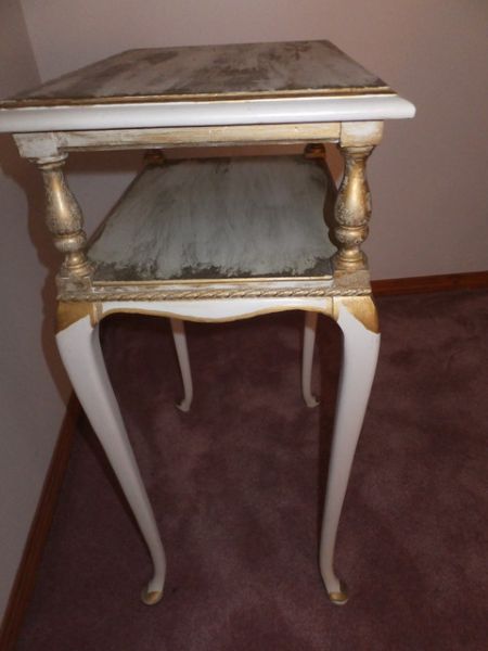 VINTAGE FRENCH PROVINCIAL SIDE TABLE.