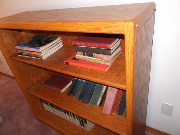 SOLID WOOD OAK BOOK CASE WITH VINTAGE BOOKS