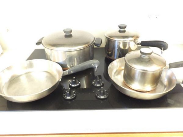 REVERE WARE COPPER BOTTOM COOKWARE 5 PANS WITH 3 LIDS