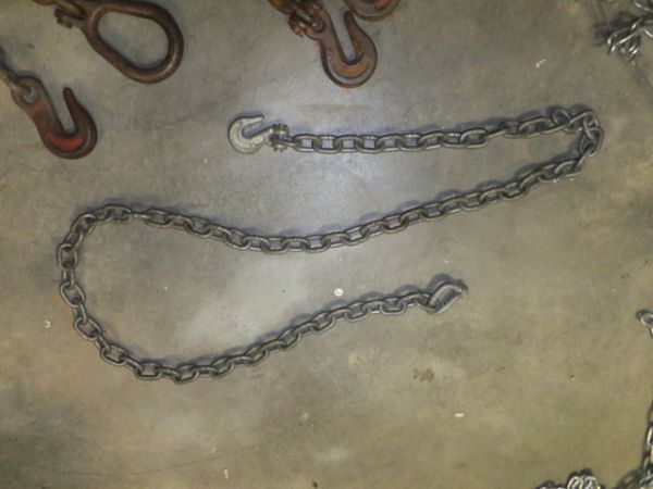 BUCKET OF CHAINS WITH HOOKS AND EYES, HAND WINCH, CABLE AND WIRE