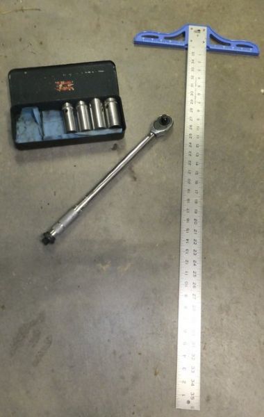T-SQUARE, TORQUE WRENCH AND SOCKETS