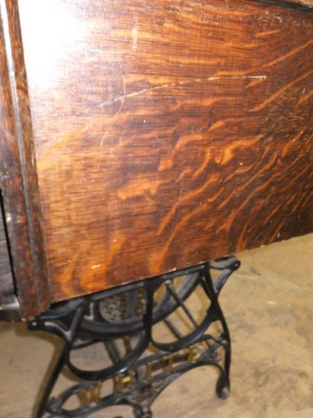 WOW!!  ANTIQUE WHITE TREADLE SEWING MACHINE IN FABULOUS OAK SEWING TABLE