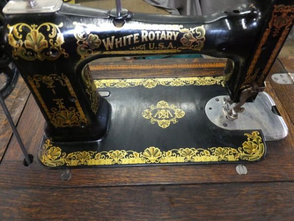 WOW!!  ANTIQUE WHITE TREADLE SEWING MACHINE IN FABULOUS OAK SEWING TABLE