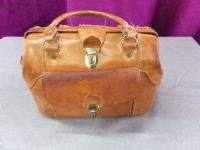 VINTAGE LEATHER DOCTOR BAG STYLE PURSE