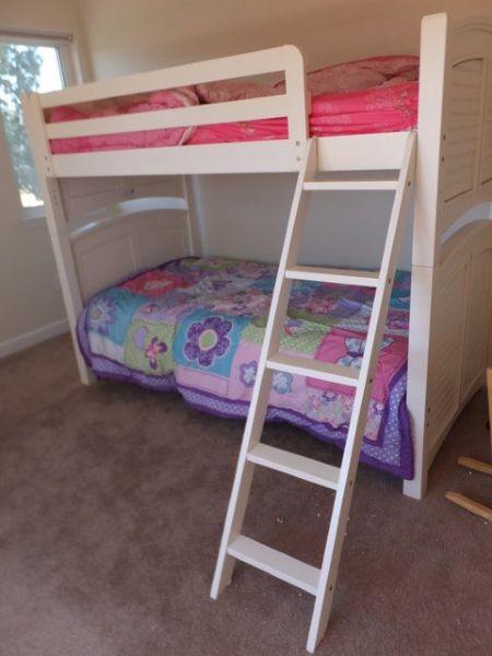 WHITE TWIN SIZE BUNK BEDS WITH LADDER & BEDDING PLUS A UNOPENED EXTENSION