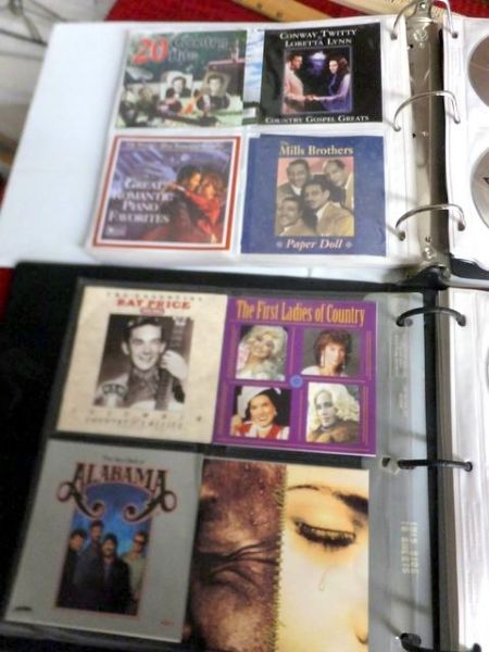 LOADS OF COMPACT DISCS IN THIS TWO NOTEBOOK COLLECTION OF GREAT MUSIC