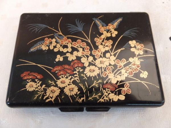 VINTAGE COSTUME JEWELRY & FLORAL DECORATED WOODEN JEWELRY BOX