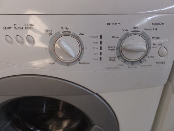 WHIRLPOOL CLOTHES WASHER - FRONT LOADER