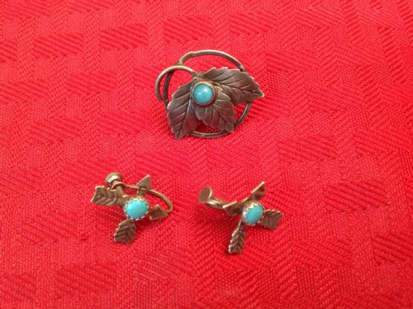 VARIETY OF VINTAGE ITEMS - SILVER AND TURQUOISE JEWELRY AND MORE