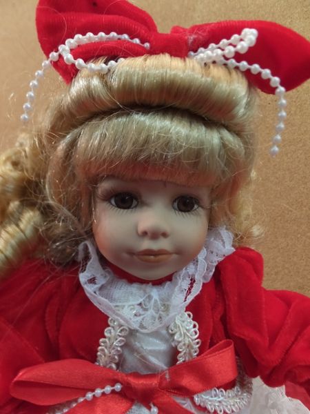 LOVELY BISQUE DOLLS FOR THE HOLIDAYS - A MUSIC BOX PLAYING WHITE CHRISTMAS