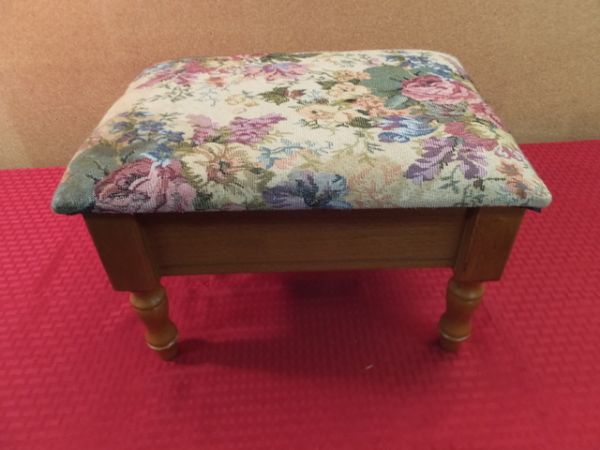 FOOTSTOOL WITH UPHOLSTERED TOP