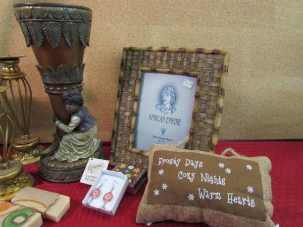 GIFT LOT PRIMARILY TROPICAL, VASE, FRAME, ORCHID, & LOTS MORE