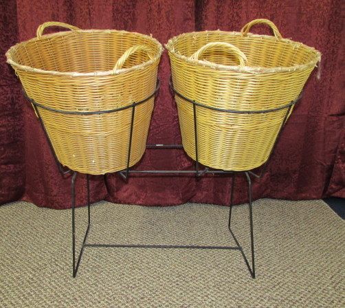 WIRE FRAMED DOUBLE BASKET DISPLAY