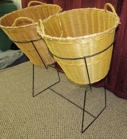 WIRE FRAMED DOUBLE BASKET DISPLAY