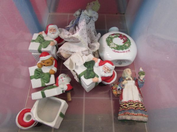 TWO SETS OF PLASTIC STORAGE DRAWERS WITH HOLIDAY DÉCOR