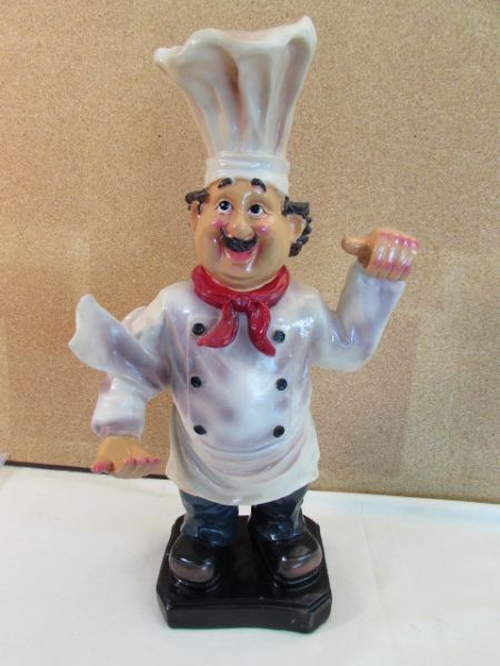 CHEF STATUE 19 TALL WITH CHECKERED NAPKINS